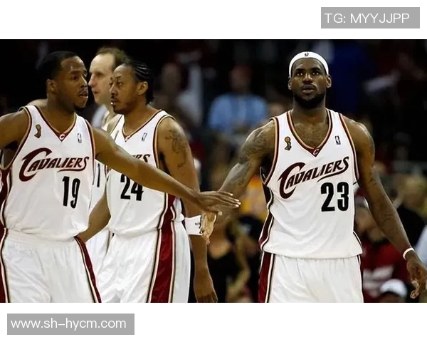 詹姆斯领衔骑士队对决火箭队的精彩较量与战术分析