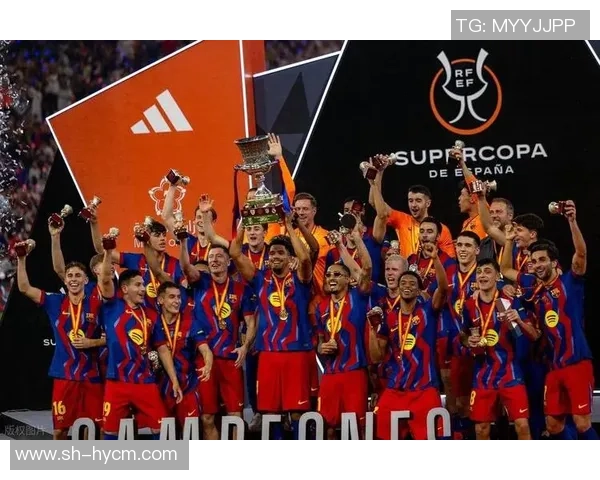 皇马与巴萨激战正酣双方球员拼尽全力争夺胜利